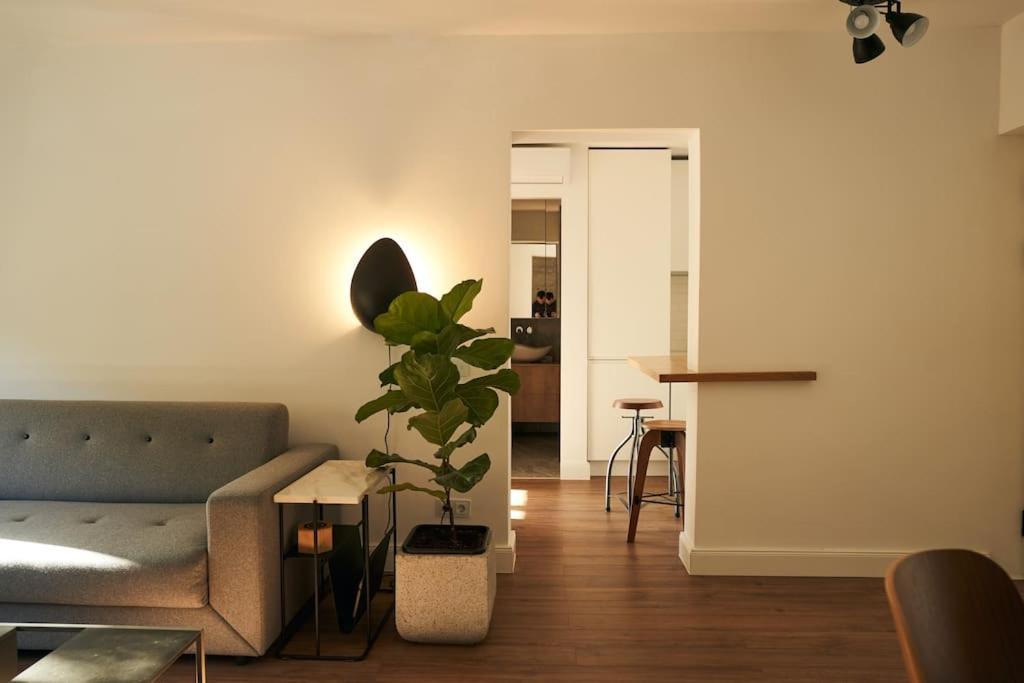 Ultracentral Two Rooms Apartment In Bukarest Kültér fotó